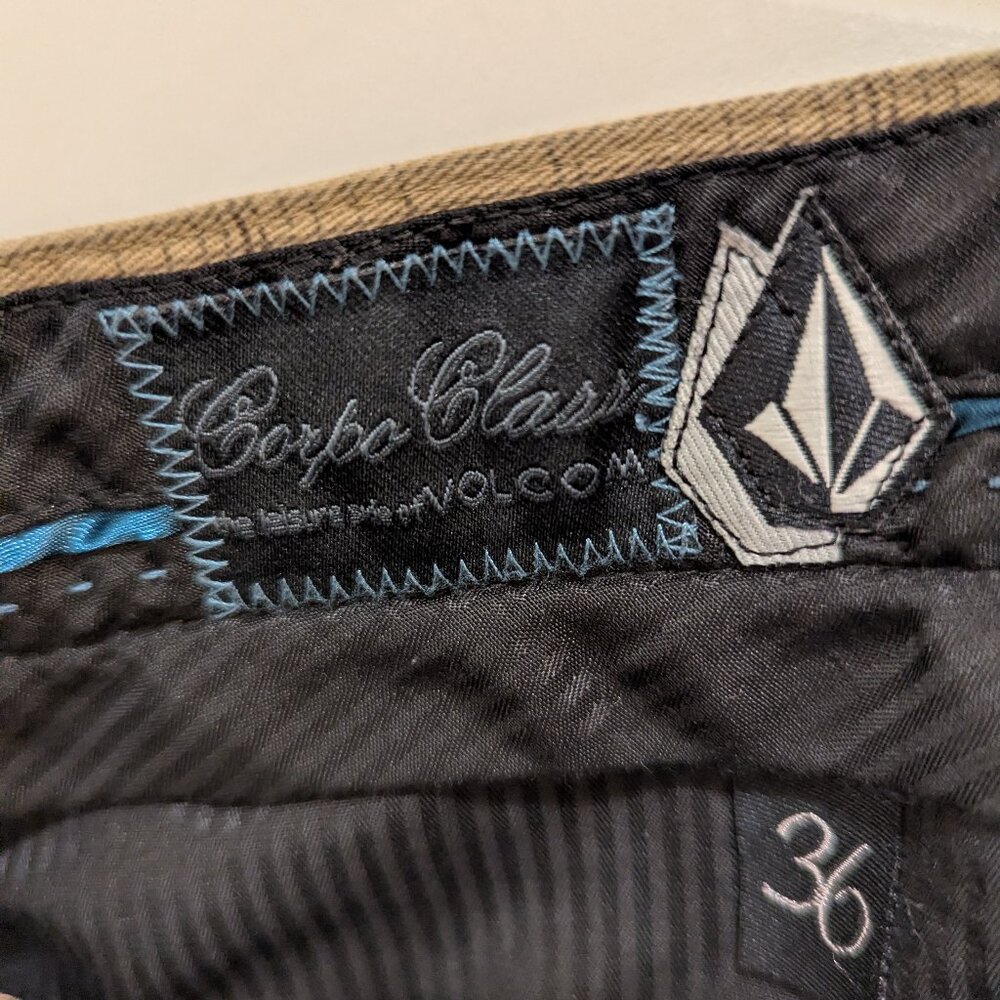 Volcom Men's Shorts | Size 36 - Picture 4 of 5